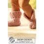 Little Peach by DROPS Design - Breipatroon poncho en sloffen voor baby's - maat 1/3 maanden - 3/4 jaar