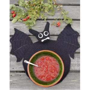 Lunch With Vlad by DROPS Design - Haakpatroon vleermuis placemat 26cm