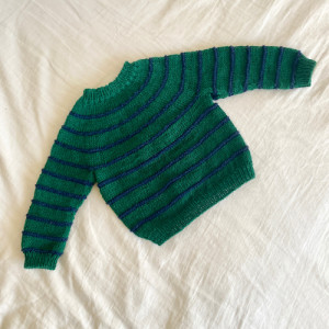 Charme Sweater af Knit by Nees – Garnpakke til Charme Sweater Str. 0 mdr - 4 år