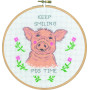 Permin borduurpakket Keep smiling pig time Ø18